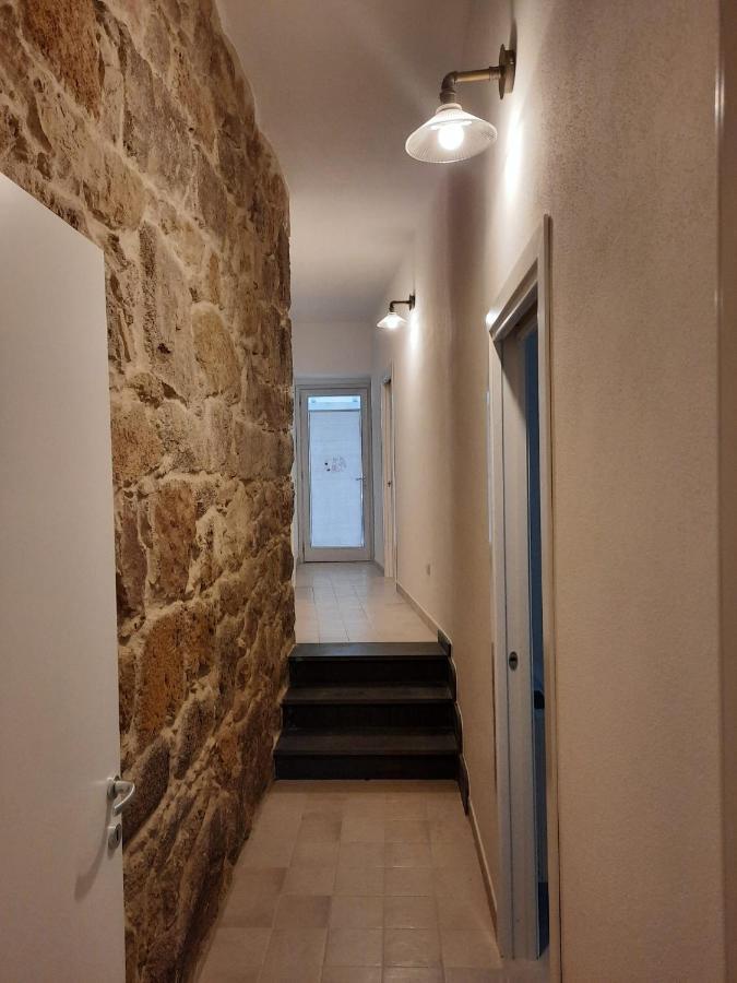 Appartamento Su Palazzina Storica In Centro A SantʼAntìoco Kültér fotó