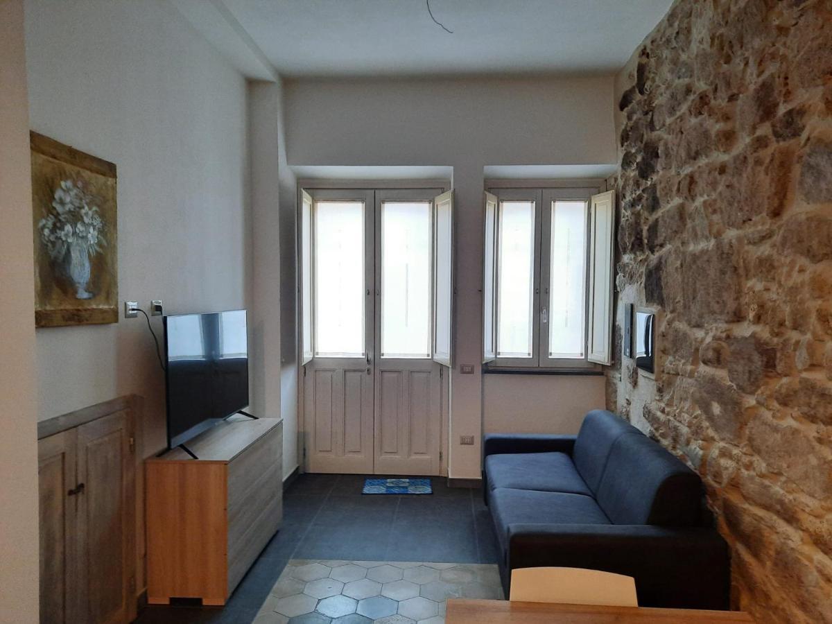 Appartamento Su Palazzina Storica In Centro A SantʼAntìoco Kültér fotó